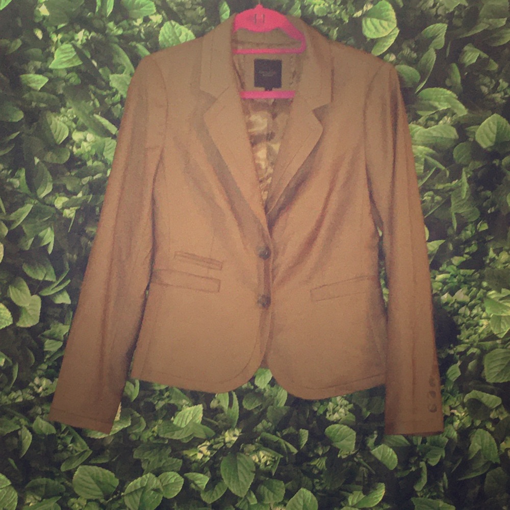Gently used tan blazer size 8